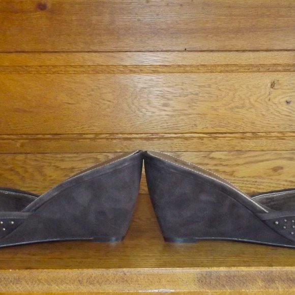 Richard Tyler Conga Brown Suede Slip-On Wedges, Size 8.5 NWOB - Picture 8 of 9